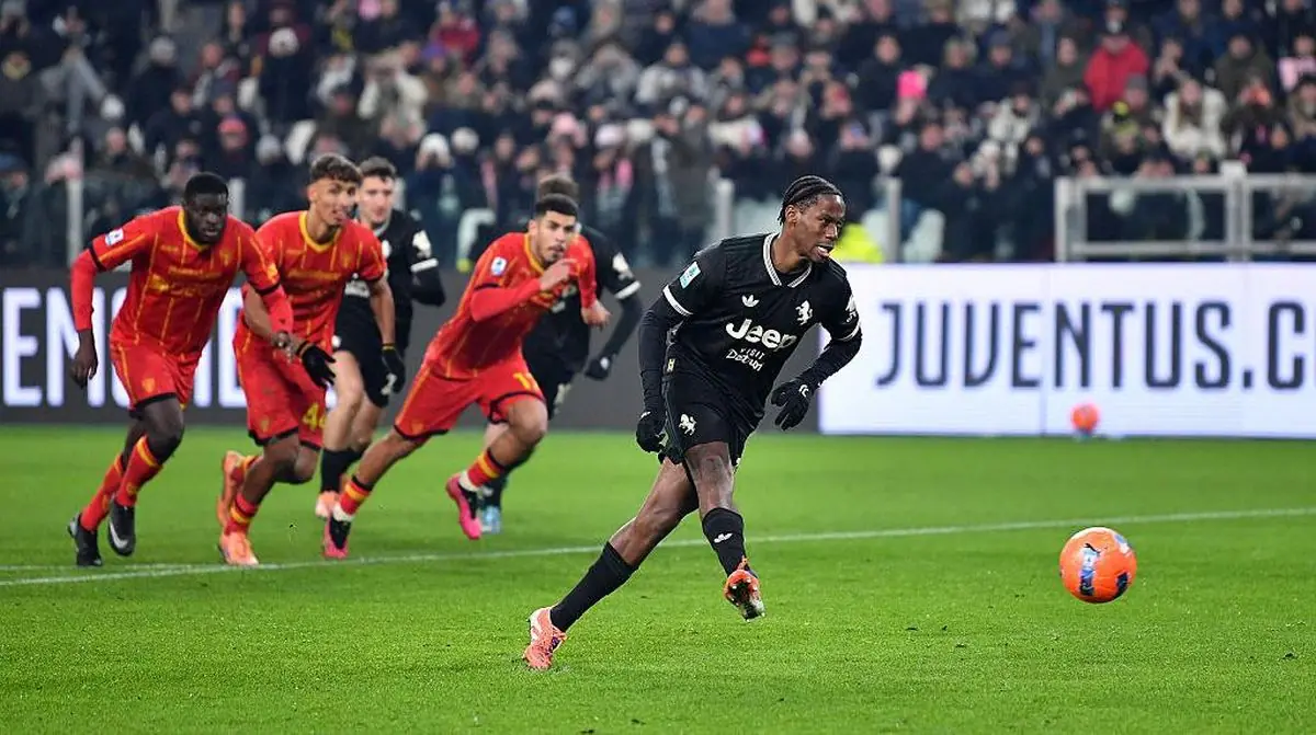 Juventus chia điểm trên sân nhà